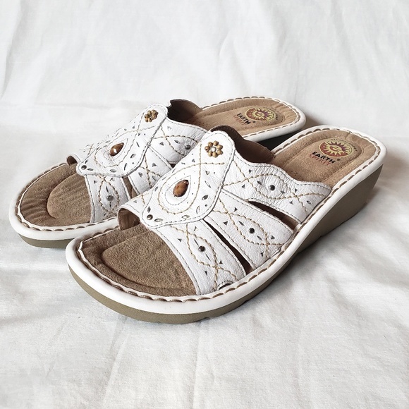 Earth Spirit Shoes - White leather beaded Monica sandals NWOT
